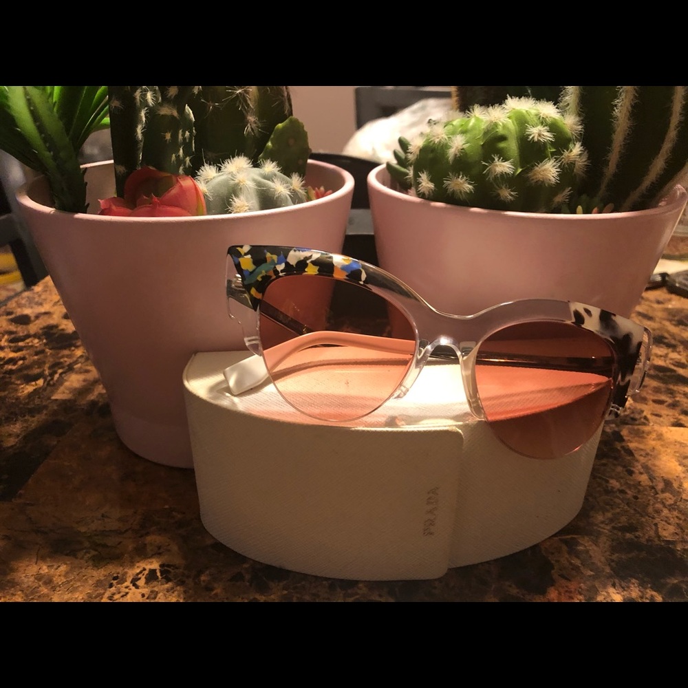 Fendi eye-cat sunglasses!